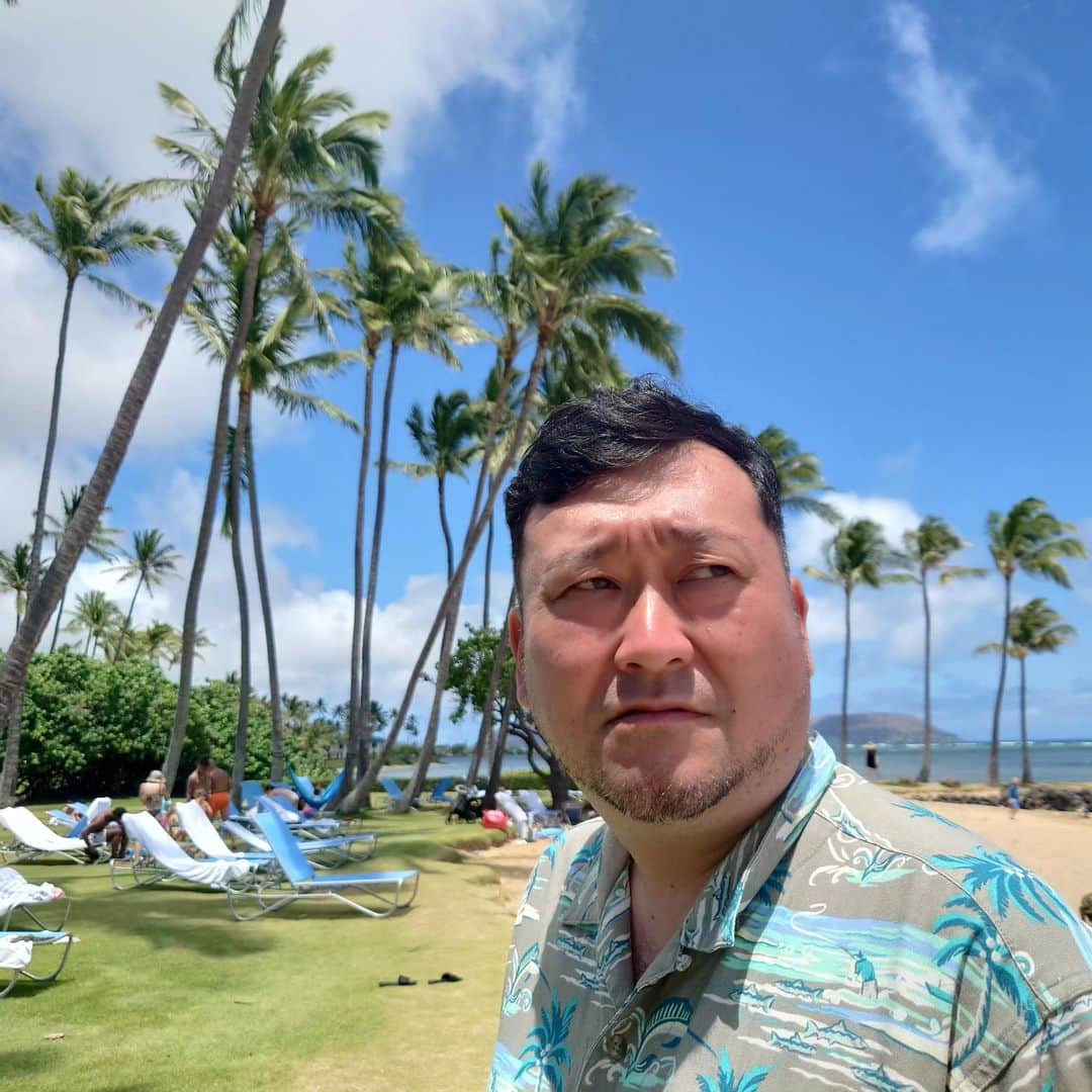 佐藤大さんのインスタグラム写真 - (佐藤大Instagram)「ボス家族のハワイ旅行に連れて行ってもらいました。  5年ぶりのハワイは5年経っても楽園でした。  素晴らしい思い出をありがとうございます。  さて現実に戻ってスレイブ生活に身体を慣れさせます。  #ツッコミおじさん岩本 #イカ人間作家ノブ #椿鬼奴 #グランジ大 #ハワイ #ボス #本当にありがとう」7月26日 8時04分 - satodaidaidai