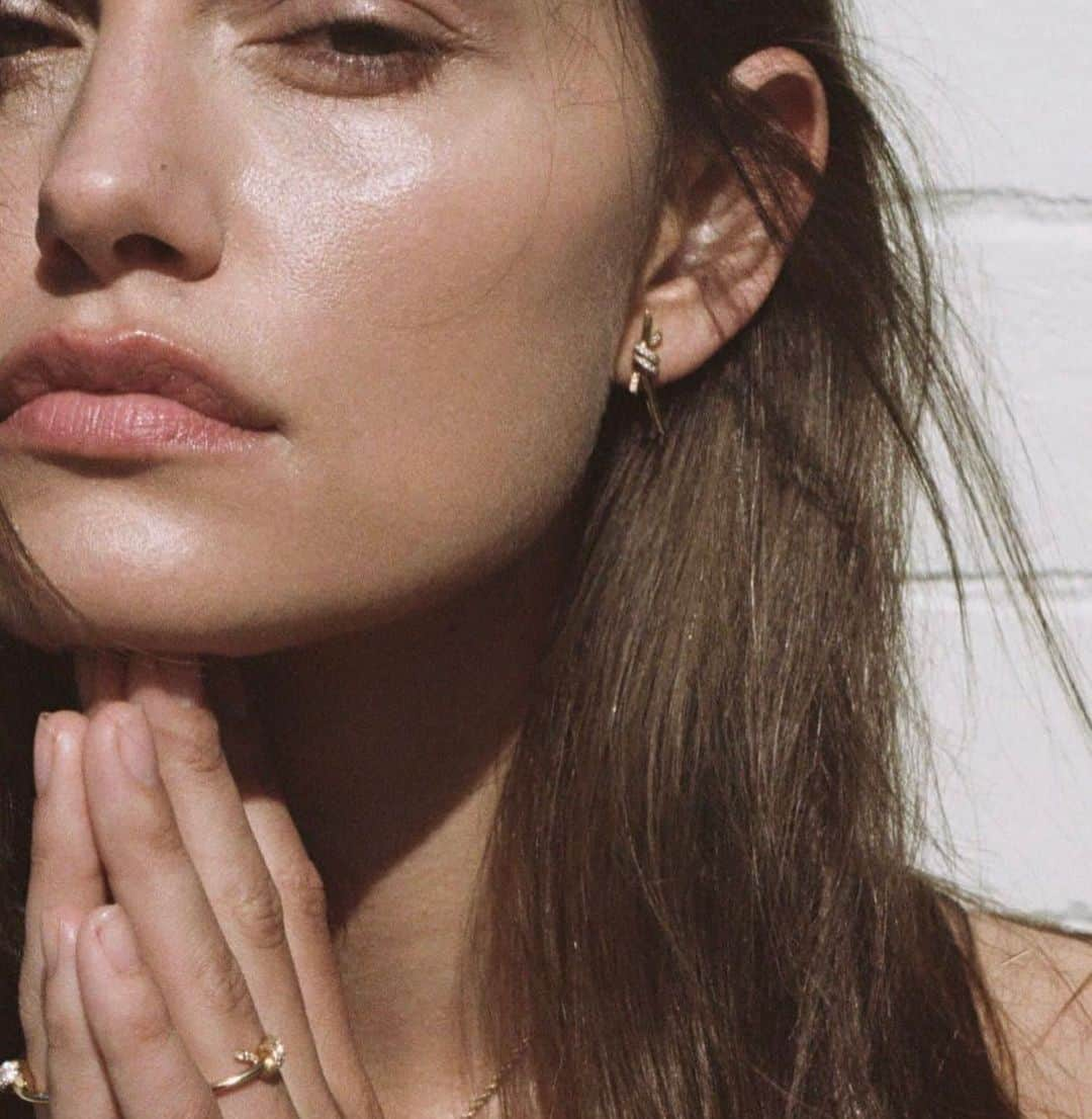 フィービー・トンキンさんのインスタグラム写真 - (フィービー・トンキンInstagram)「A Tiffany Knot Summer @tiffanyandco #tiffanyknot」7月26日 8時11分 - phoebejtonkin