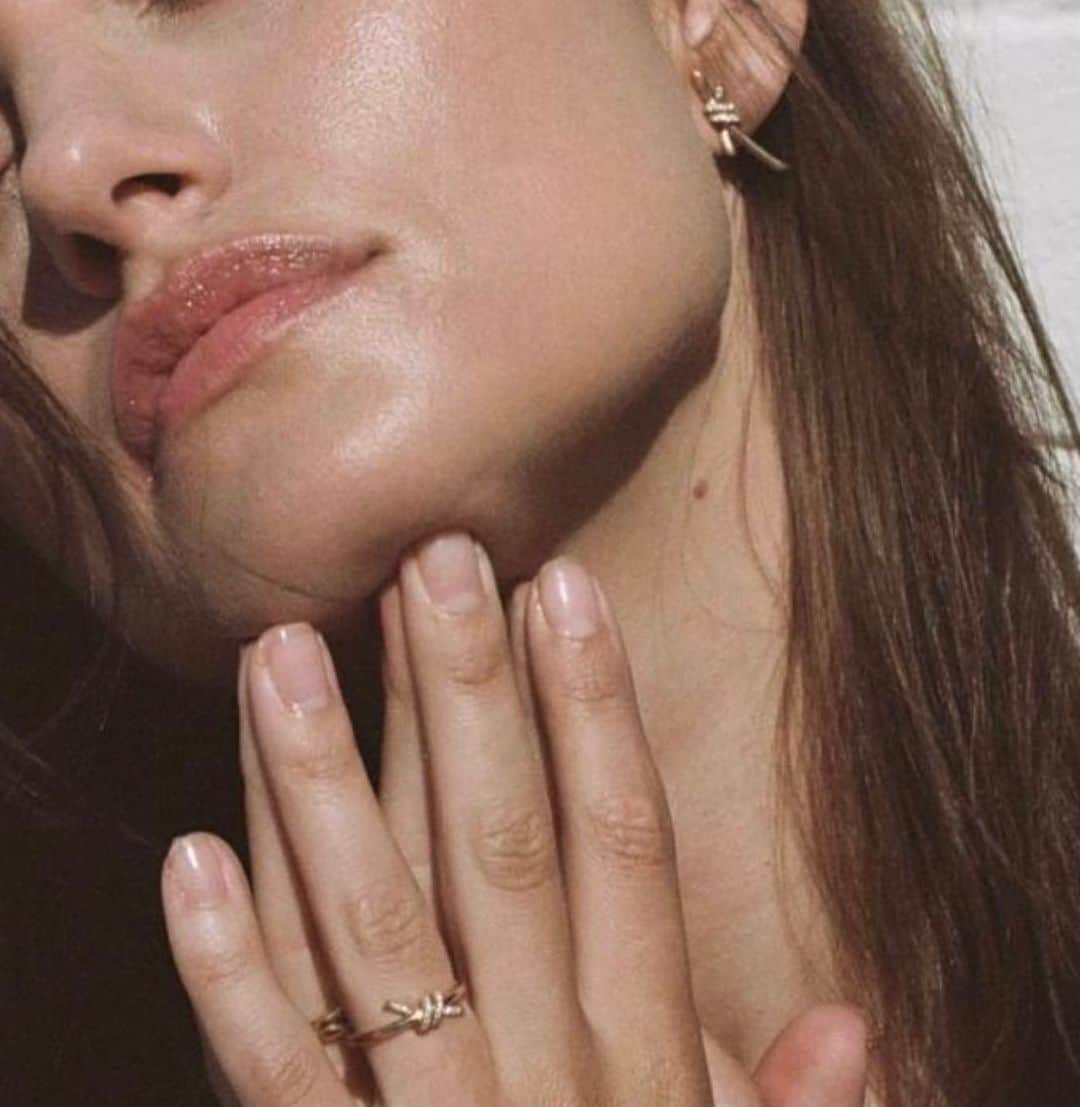 フィービー・トンキンさんのインスタグラム写真 - (フィービー・トンキンInstagram)「A Tiffany Knot Summer @tiffanyandco #tiffanyknot」7月26日 8時11分 - phoebejtonkin