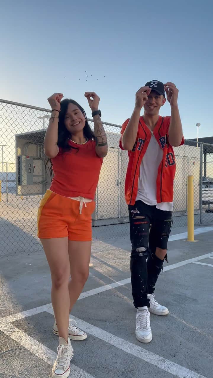 チャチー・ゴンザレスのインスタグラム：「It’s giving traffic cones, it’s giving yo gabba gabba. Whatever it is…it’s GIVING. 💃🏻🟠🕺🏼」