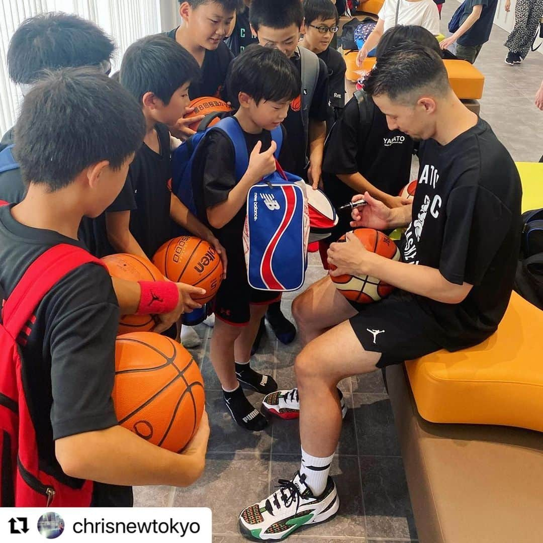 青木康平さんのインスタグラム写真 - (青木康平Instagram)「明日です‼️@糸島運動公園🏀 #Repost @chrisnewtokyo with @use.repost ・・・ 佐賀のみんな🙌🏼今日は一緒にバスケを楽しむ機会をありがとう。 次なる @cohey11  とのスペシャルクリニックは福岡です！ #BIG感謝」7月26日 8時17分 - cohey11