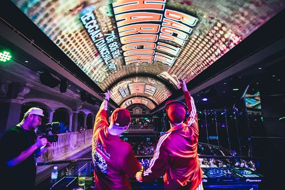 mastasimonのインスタグラム：「Moments of Vibez !!  Crazy scene @fareastreggaecruise   これぞGood Vibez Only !!  良いエネルギーが流れた  #mightycrown #fareastreggaecruise   Photos by @junya_thirdeye @alohayuto」