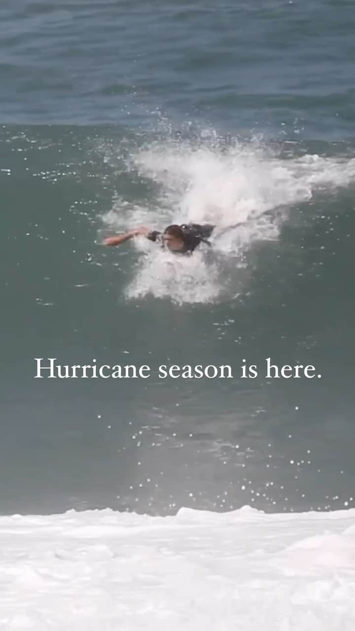 surflineのインスタグラム：「The Hurricane Center is monitoring a few areas in the Atlantic but expect things to stay quiet this week — we’re almost into August when the season heats up, so be sure to stay tuned to your local forecast analysis and the Atlantic Tropics Video Outlook at the link in our bio.   Here’s a little memory from September 2020 when Hurricane Paulette met Teddy. 🎥 @alanburke_」