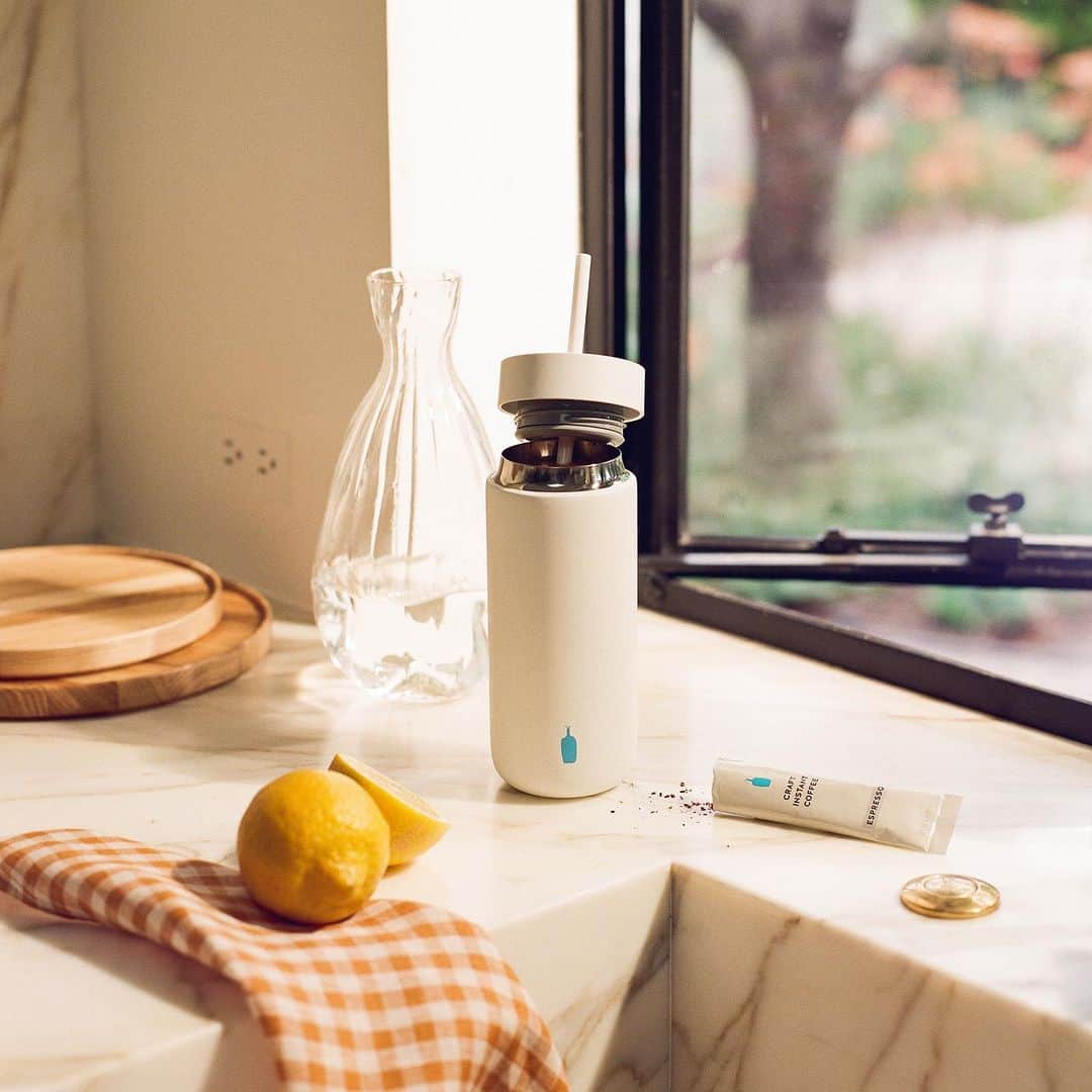 Blue Bottle Coffeeのインスタグラム：「Introducing the Fellow Carter Cold Tumbler in white.  The just-for-iced-drinks version of our best-selling 16 oz Carter Move Mug. It’s here just in time to keep your Cold Blend No. 1 and iced instant lattes cool and refreshing for all your warm-weather travels. Includes a drip-resistant lid with straw for easy sipping all season long.」