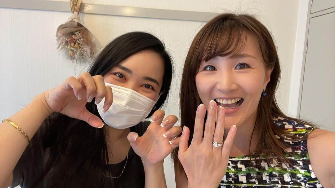 花音舞のインスタグラム：「アリエルネイル💅  ミラーフレンチ🪞➕🐚シェルやストーンでアクセント♡  アリエルが集めた宝物を爪に乗せてるよ💎  #ネイル #アリエルネイル  #リトルマーメイド  #ともえさん 💅」