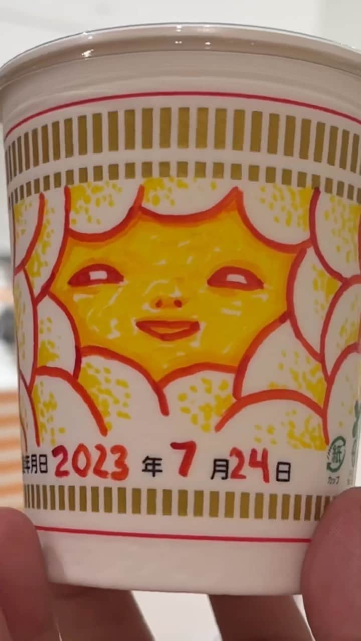 ジェームス・ジーンのインスタグラム：「Making my own custom cup noodles at the Cup Noodle Museum. Chose a spicy chili tomato base with kimchi, garlic, corn, and green onions. What would you make? 🍜」