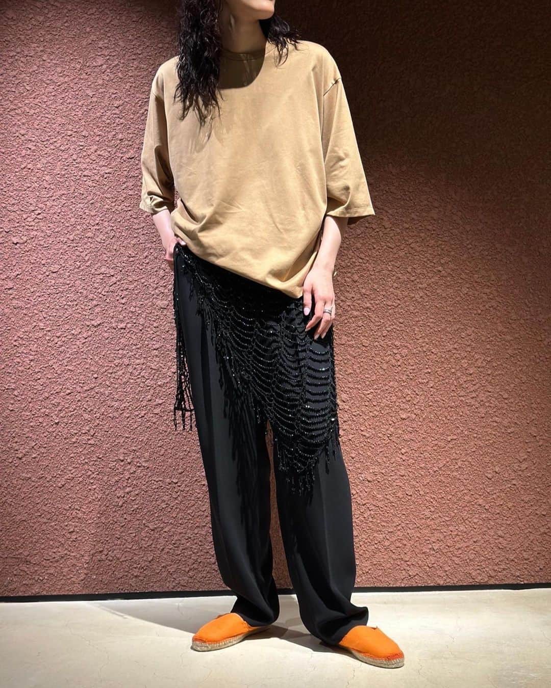 6(ROKU) OFFICIALさんのインスタグラム写真 - (6(ROKU) OFFICIALInstagram)「-  6 cotton side drawstring pullover ¥15,400- tax in  6 new georgette tuck Ⅱ ¥20,900- tax in  #roku」7月26日 8時57分 - 6______roku