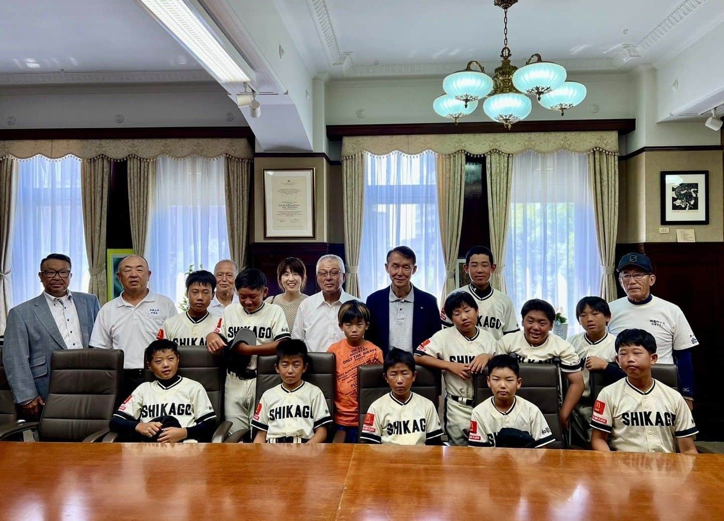 きいちゃんさんのインスタグラム写真 - (きいちゃんInstagram)「【知事活動報告】 高円宮賜杯第43回全日本学童軟式野球大会の全国大会に出場する「四箇郷少年野球クラブ」の選手たちがあいさつに来てくれました。皆さん、良い面構え。ご家族、指導者の方々に対する感謝の思いだけは忘れないでください。全国大会でのご活躍をお祈りいたします。  #和歌山県 #全日本学童軟式野球大会」7月26日 9時01分 - wakayamapref_pr