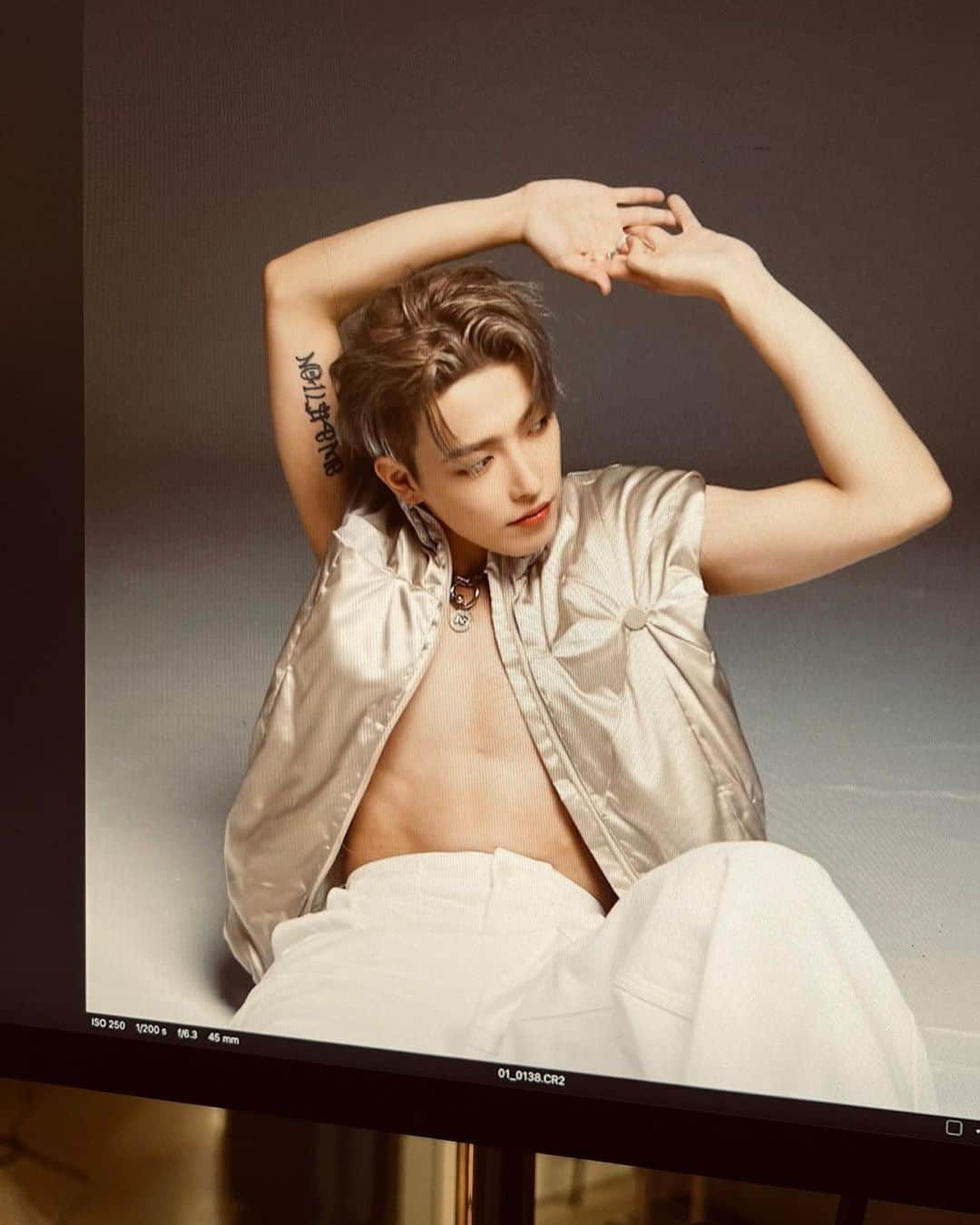 ATEEZさんのインスタグラム写真 - (ATEEZInstagram)「[#Hong_stagram] 🙋‍♂  #ATEEZ #에이티즈 #HONGJOONG #홍중 #COSMOPOLITAN」7月26日 0時24分 - ateez_official_