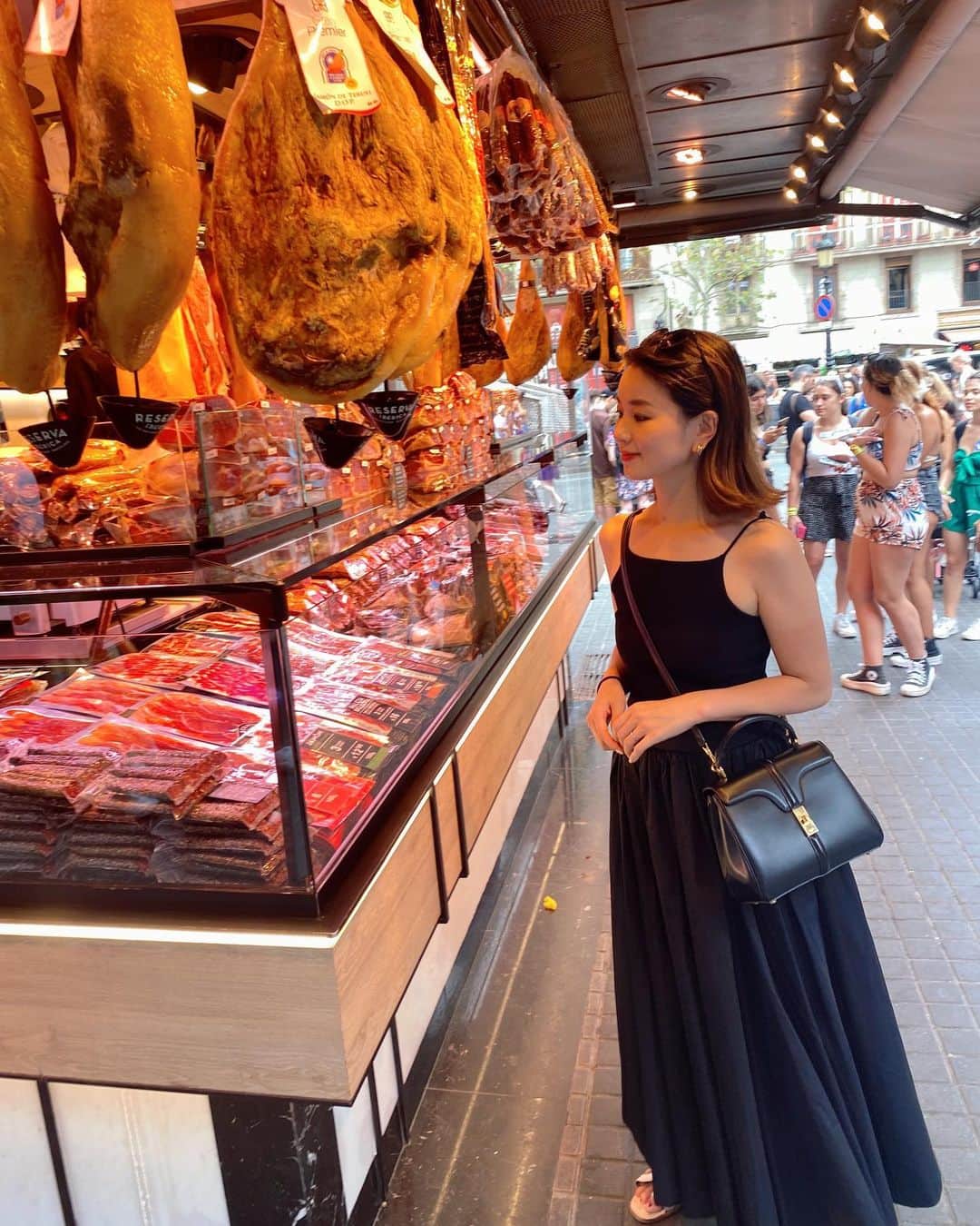 秋元玲奈のインスタグラム：「Summer holiday☀️🇪🇸  ご飯が美味しい、 そしてロンドンと比べると物価が安い🙏☺️  #summerholiday #familytrip #spain🇪🇸  #barcelona」