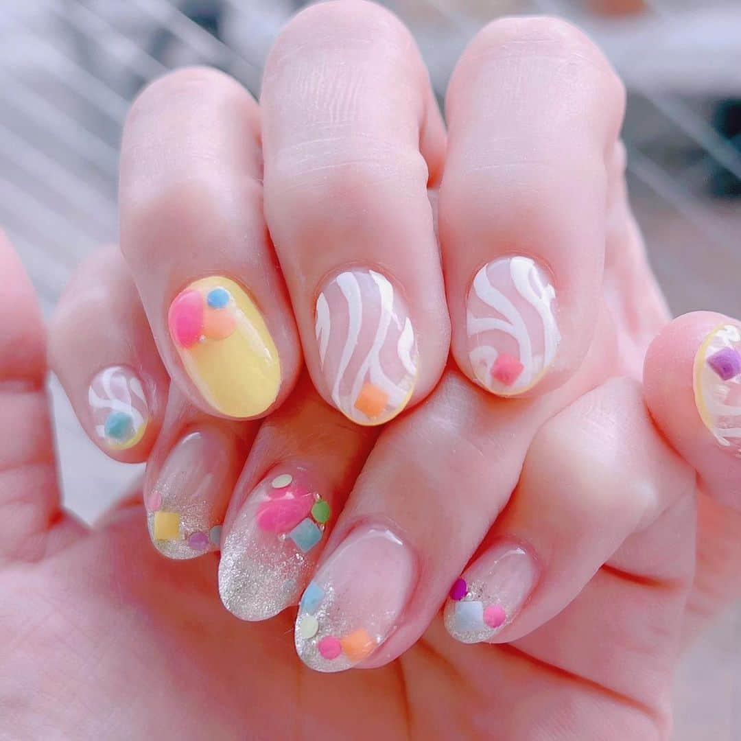 なかやまちえこさんのインスタグラム写真 - (なかやまちえこInstagram)「Yellow💛⠀ ⠀ #nail #nails #nailart #ネイル #美甲 #ネイルアート  #japanesenailart #manucure #japanesenails #manicurist #gelnails #أظافر #네일아트 #미용  #เพ้นท์เล็บ #artedeuñas #เพ้นท์เล็บเจล #ジェルネイルデザイン #ネイルデザイン #nagelkunst #黄色ネイル #yellownails」7月26日 0時27分 - chiekonakayama