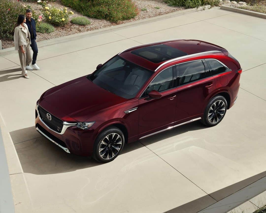 MAZDA Canadaのインスタグラム：「The panoramic moonroof available in the #MazdaCX90 allows natural light in to enrich each carefully curated detail, offering a new perspective on every stitch and seam. Click the link in bio to learn more. #CX90 #MazdaCanada 🔴 Le toit ouvrant panoramique du #MazdaCX90 laisse entrer la lumière naturelle pour mettre son habitacle en valeur, rehaussant ainsi chaque détail et chaque couture. Cliquez sur le lien dans la bio pour en savoir plus.」