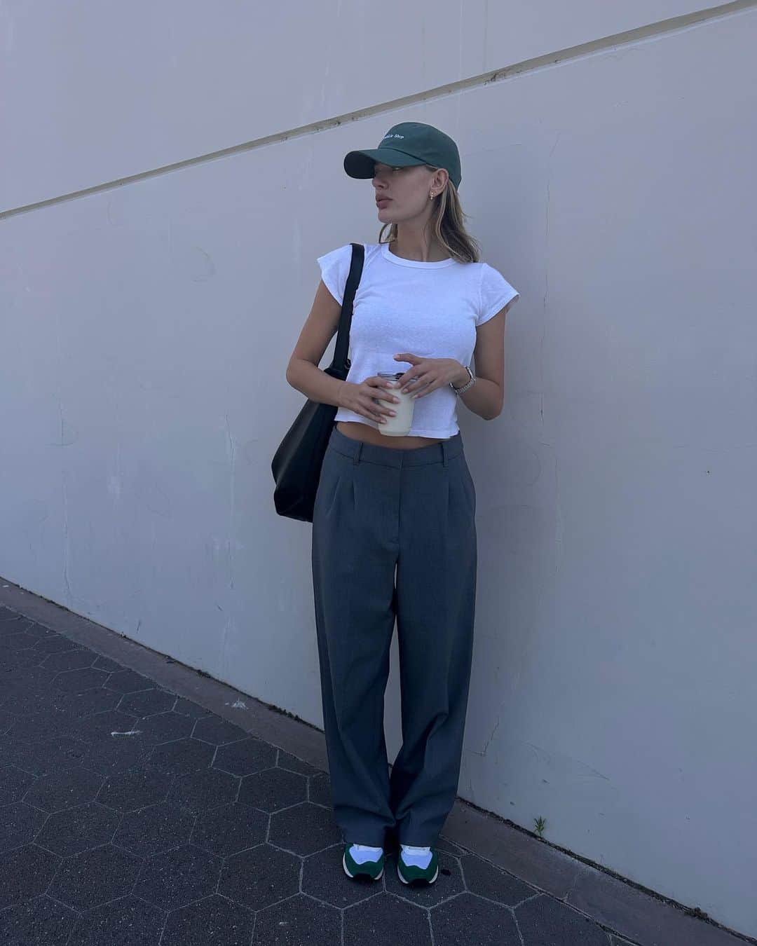 ブレッヒェ・ハイネンのインスタグラム：「Always catch me with a coffee cup ☕️」