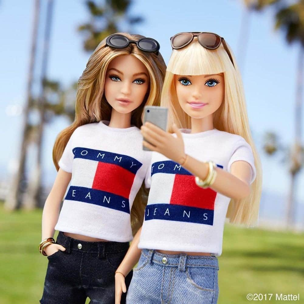 ジジ・ハディッドさんのインスタグラム写真 - (ジジ・ハディッドInstagram)「‘tis the season !! Throwback to my @barbie 🥹💕💕 & Barbie herself wearing #tommyxgigi, we had fun @tommyhilfiger ! Can’t wait to make it to the movies this week!!!」7月26日 1時11分 - gigihadid