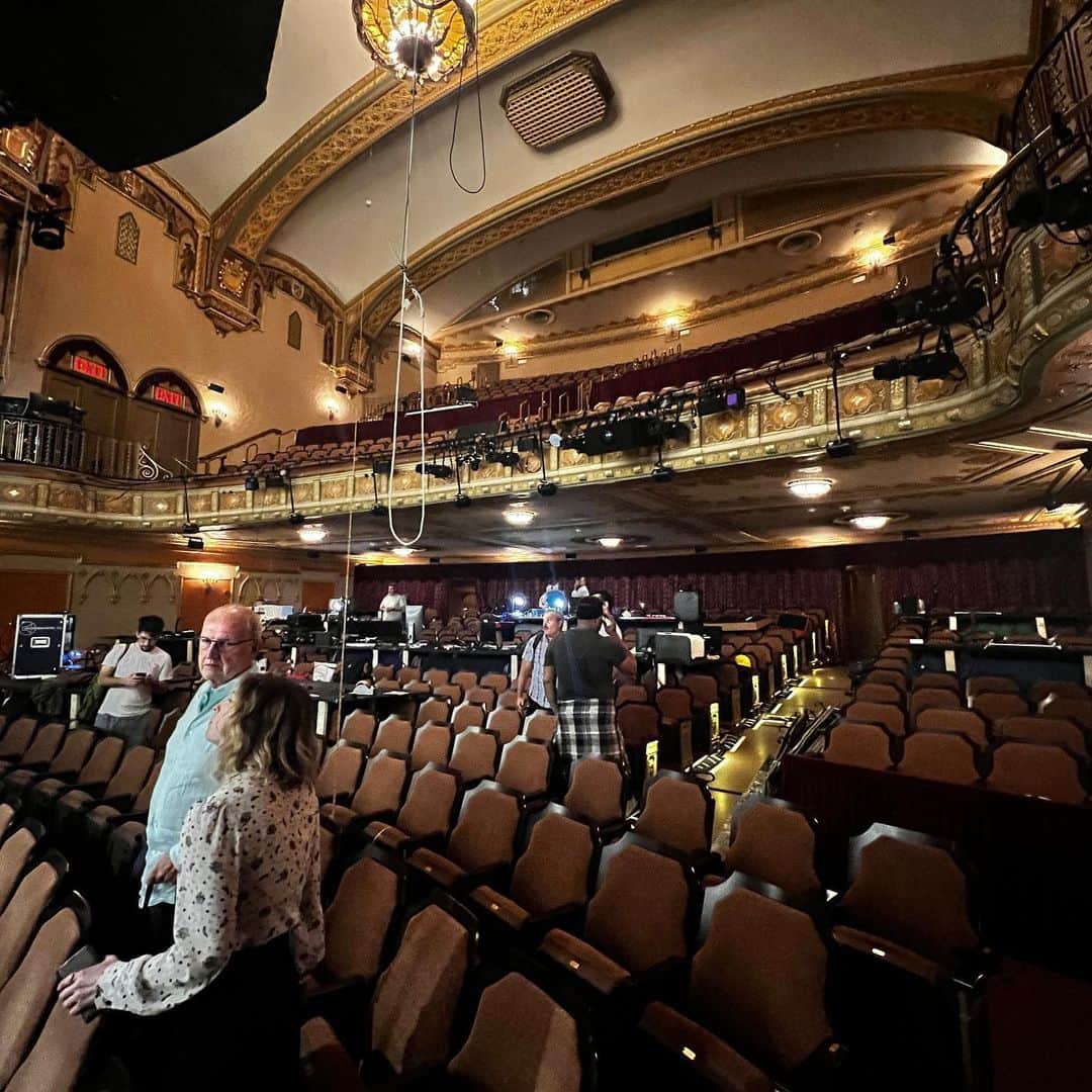 コリン・ドネルさんのインスタグラム写真 - (コリン・ドネルInstagram)「Performances of @sharkonbroadway begin TONIGHT at the Golden Theater on Broadway!」7月26日 1時11分 - colindonnell