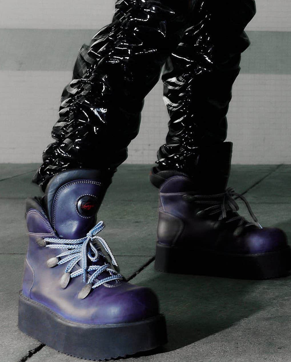 のインスタグラム：「(Re)Introducing SM TRUCK 2. Chunky soles, 90s purple, metallic accents. Boots to turn heads with every stride. #SWEARVault」