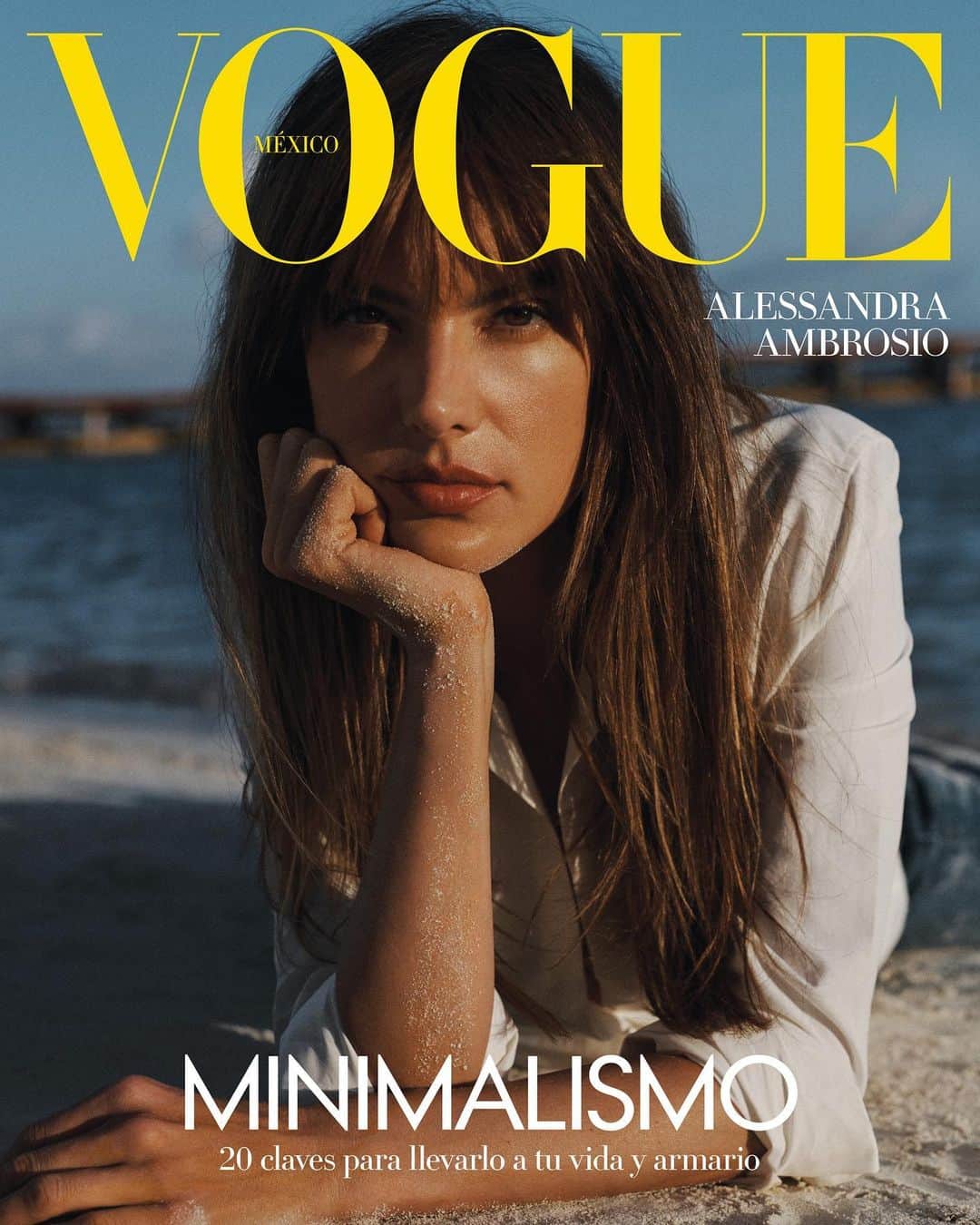 アレッサンドラ・アンブロジオのインスタグラム：「#AlessandraAmbrosio personifica el empoderamiento de la belleza a cualquier edad. A medida que el tiempo avanza, la modelo brasileña continúa desafiando las normas de la industria. “Ser modelo me ha dado una plataforma para defender causas que me apasionan”. Este mes, protagoniza la portada de Vogue México en una edición enfocada en el bienestar.   Descubre la historia completa en nuestro link en bio.  Fotografía: @blairgetzmezibov Realización: @valecollado Entrevista: @maria.villarrealgon Peinado: @panosphair Maquillaje: @_virginiayoung_ Digitalización: Mike Ross Iluminación: @coreydanieli Asistente de moda: @majogonzalvez Locación: @etereoauberge Head of Editorial Content: @karlamartinezdesalas」
