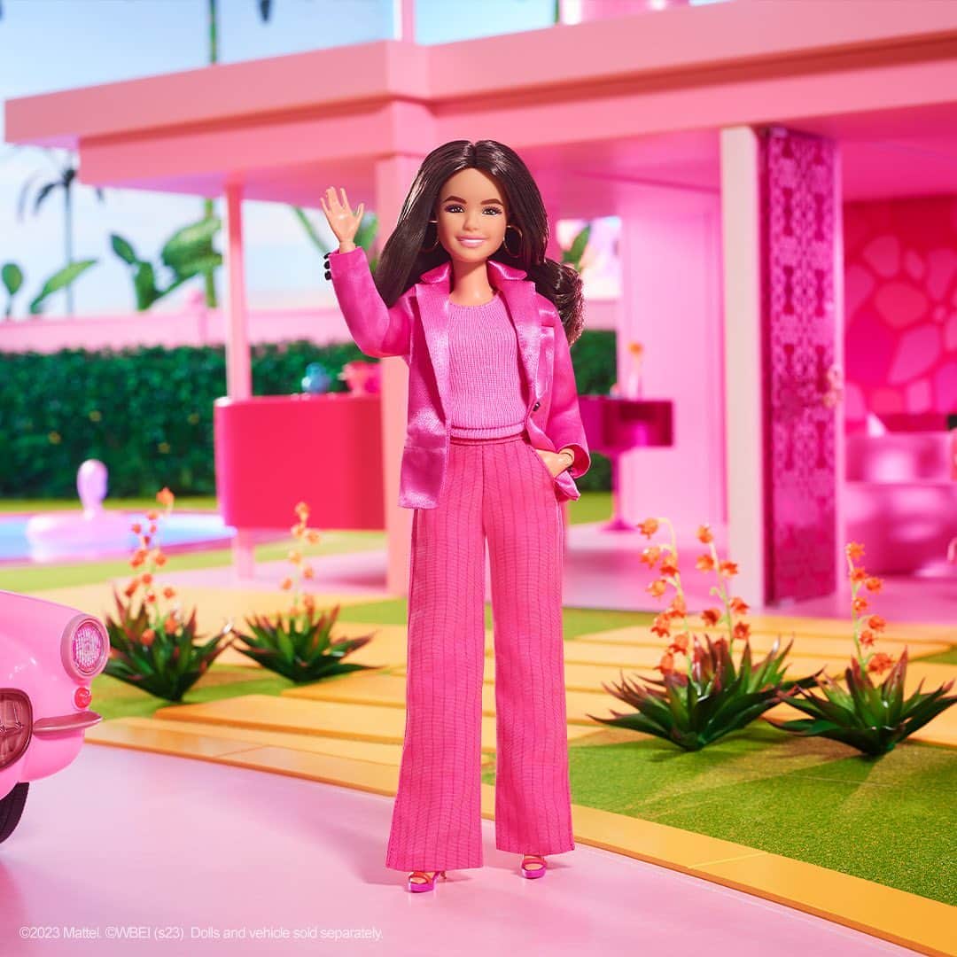 バービーさんのインスタグラム写真 - (バービーInstagram)「Go #Barbie! 🎀 Think pink with fabulous collector dolls and accessories inspired by #BarbieTheMovie.」7月26日 2時01分 - barbie