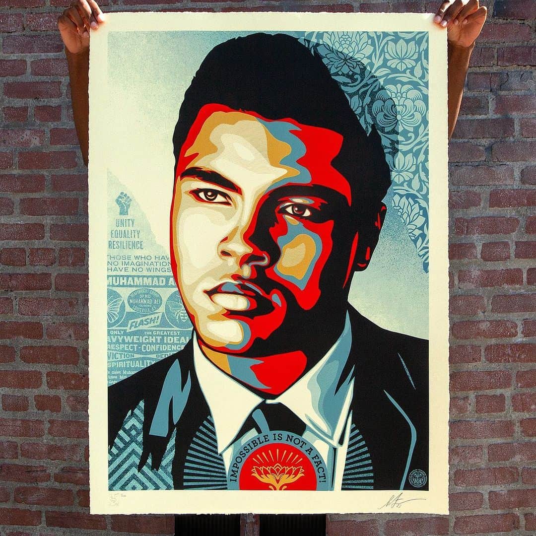 Shepard Faireyのインスタグラム：「NEW Release: "Muhammad Ali - Heavyweight Ideals" Large Format. Available Thursday, July 27th @ 10 AM PDT!⁠ ⁠ This print “Muhammad Ali – Heavyweight Ideals,” is based on the mural I painted in Louisville. Muhammad Ali was an incredible athlete who was dazzling in the ring, a glorious showman athletically and verbally, and resilient in the face of defeat, earning the heavyweight title 3 times.⁠ ⁠ However, in this art, based on an awesome photo by Howard Bingham provided by his son Dustin (@dusbing), I wanted to emphasize Ali’s role as an outspoken citizen and activist. Ali was a civil rights activist, a conscientious objector to the Vietnam War, a philanthropist, and a U.N. Messenger of Peace. I admire that Ali stood up for what he believed even when he potentially faced jail and the end of his boxing career.⁠ ⁠ The Chestnut St. YMCA where we painted the Ali mural is blocks from Ali’s childhood school and a place he frequented in his youth. I’m very grateful to the YMCA for providing an incredible wall with an authentic connection to Ali’s life. A project of this magnitude can’t come to fruition without a lot of people to collaborating generously.⁠ ⁠ My friend of 25 years, @eddie.donaldson of @guerillaone led the charge on bringing this project together. Eddie pulled together an amazing coalition of supporters including the Mayor, Danny Wimmer Presents, and many others. Thank you to the city of Louisville for the warm welcome into the community and for giving me the privilege of adding to the cityscape. I met a ton of great local artists at the Outside Influence art show. A portion of proceeds from the sale of this print will go to the Muhammad Ali Center (@alicenterlou).⁠ –Shepard⁠ ⁠ PRINT DETAILS:⁠ Muhammad Ali - Heavyweight Ideals Large Format. 30.25 x 41.25 inches. Serigraph on Coventry Rag, 100% Cotton Custom Archival Paper with hand-deckled edges. Original Illustration based on photograph by Howard Bingham. Signed by Shepard Fairey. Numbered edition of 100. Comes with a Digital Certificate of Authenticity provided by Verisart. $950. Please see link in bio for full details.」