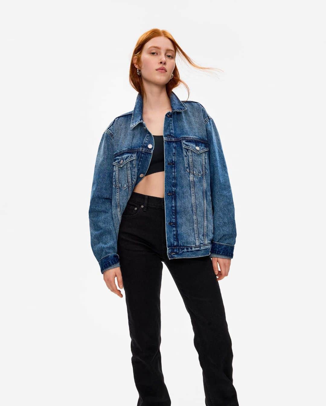 GAPのインスタグラム：「“Imagine the perfect straights from the ’90s — fitted in all the right places but not too slim — just wow.” 🗣️ Crystal, Head of Denim Design on the new ’90s Straight. . Available in sizes 24 – 35, petite & tall.」