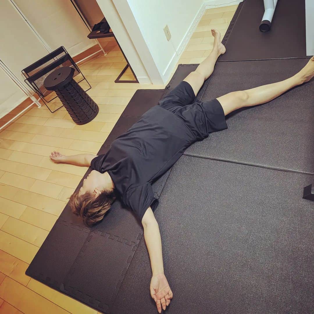 島田佳奈のインスタグラム：「2週間ぶりのパーソナルトレーニング（20回目）。 筋肉は正直。少し間が空いただけで、同じウェイトが重く感じられる。回数ができなくなる。悔しいいいい！ これまでの努力が水の泡とならぬよう、なるべく週1ペースをキープせねば。」