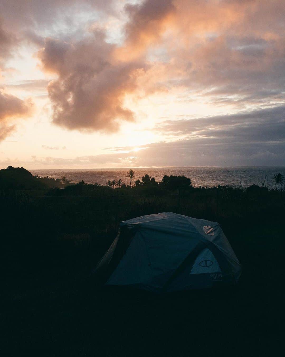 Poler Outdoor Stuffのインスタグラム：「It’s moments like this that get us up at first light. It’s the people you find yourself with in these magical spaces in time. For the roamers & seekers, this is why we do what we do🏕  #campvibesforever」