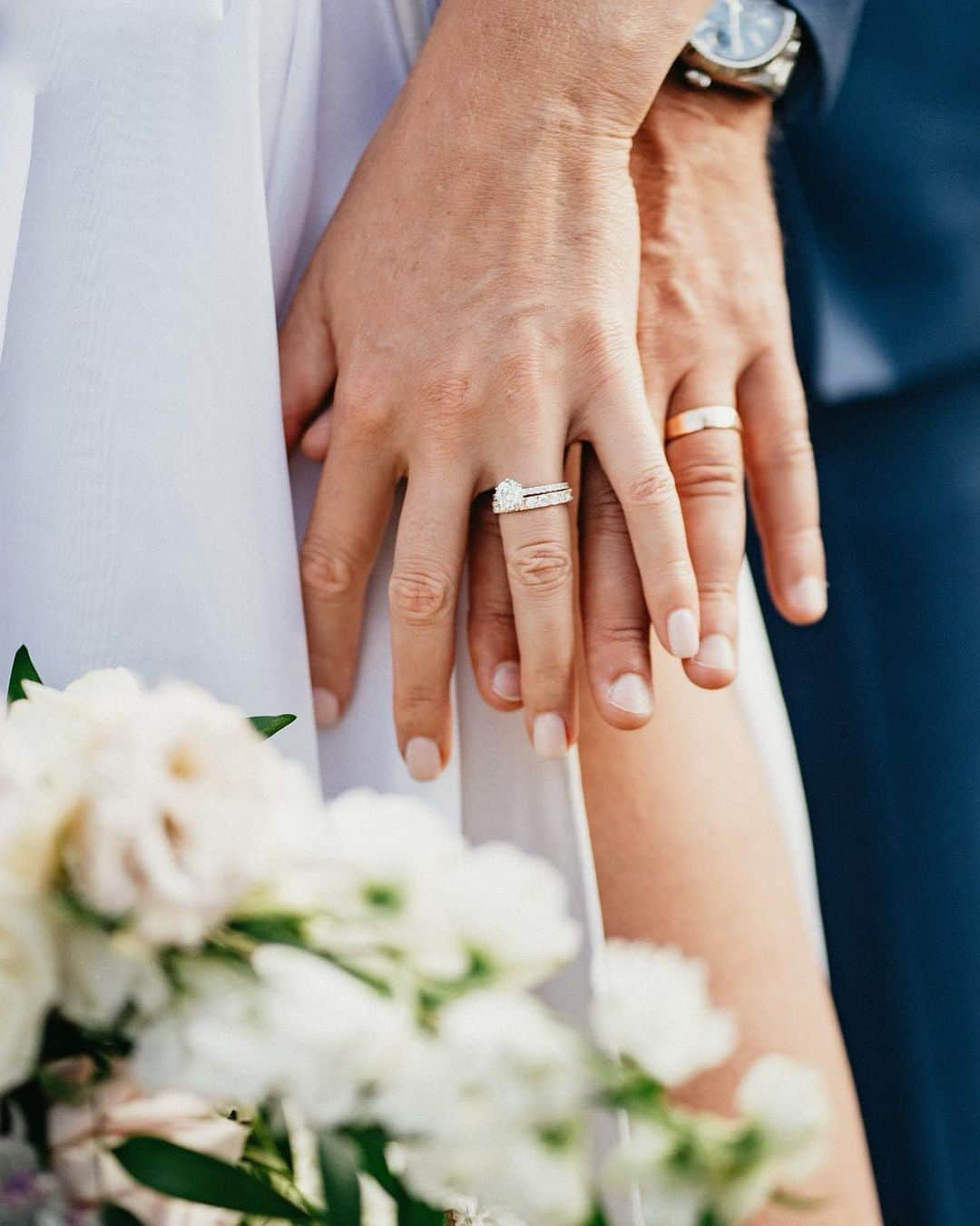 PetraKvitovaのインスタグラム：「Infinitely Yours ❤️  Eternity rings made especially for us on our special day   @alo.diamonds」