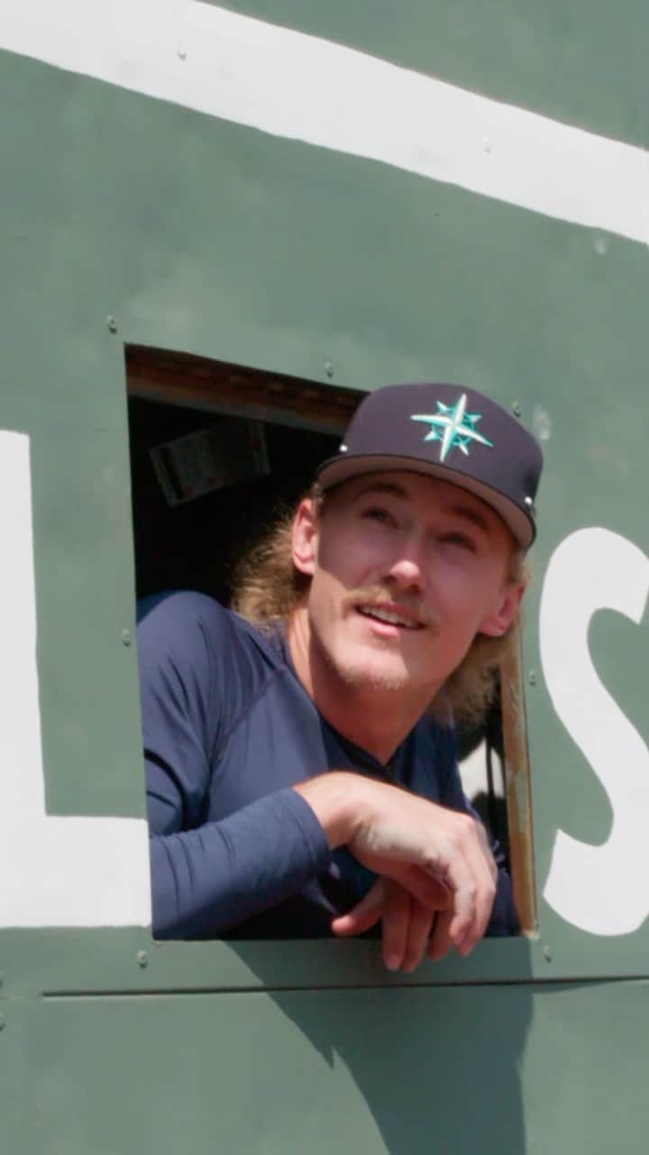 シアトル・マリナーズのインスタグラム：「@bryce_miller9 takes a tour of historic Fenway Park on the return of Wheels Up.」