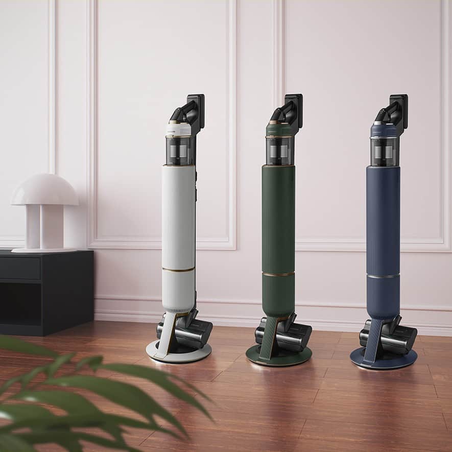 Design Milkさんのインスタグラム写真 - (Design MilkInstagram)「Cleaning has gone even more hi-tech with the new @samsung Bespoke Jet AI! 🧹🤖 This sleek, cordless vacuum effortlessly adapts to different floor types and optimizes suction power + brush roll speed on the fly so you don't have to worry about a thing. With a 25% increase in suction power + 52% more efficiency, this vacuum will have you working smarter, not harder. 😉 🙌🏼 (Plus, it's Wi-Fi connected, allowing you to fine-tune settings via the SmartThings app!) \\\ See more about it at our link in bio. 🔗  [AI, artificial intelligence, Samsung, smart home, SmartThings, stick vacuum, vacuum, smart vacuum, tech, technology, home cleaning, home accessories]」7月26日 3時16分 - designmilk