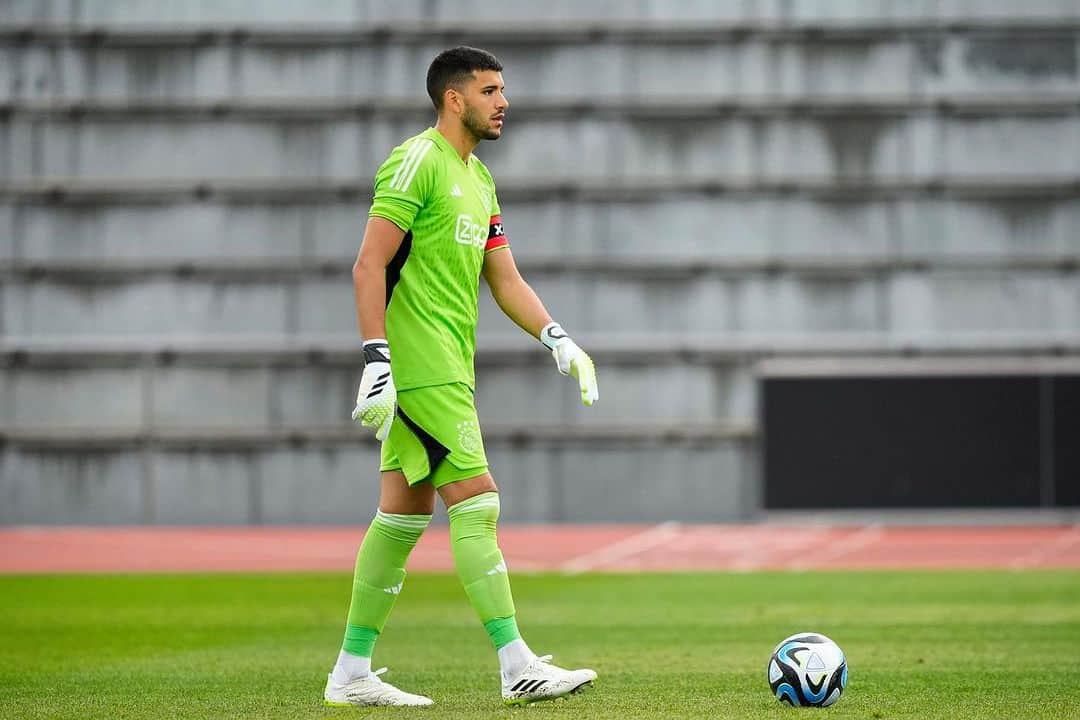 ヘロニモ・ルジのインスタグラム：「Seguimos preparando el inicio de la temporada! @afcajax ❌❌❌」