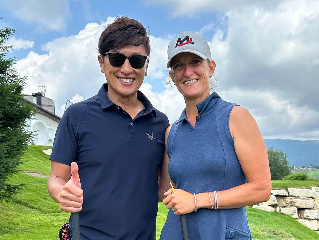 戸賀敬城さんのインスタグラム写真 - (戸賀敬城Instagram)「オーストリア国境近くのイタリアはゴルフクラブアシアゴで、フォッペカップ2023がありました！ 絶景！超難コース！ 運良く39 41で、140人中第二位！！！ ご機嫌のゴルフでした！ レンタルクラブだったのになあ(汗) からの、浴びるほど飲まされました。グラッパが嫌いになりました(笑) いい仲間たちと最高の5泊7日でした！  #戸賀敬城  #トガッチ  #戸賀別注  #ウノピゥゴルフアンバサダー  #フォッペ  #fope  #ジローラモ  #トミヤ  #オオミヤ  #ベストイシダ  #天賞堂  #八神  #golfclubasiago  #hirokunitoga  #togacci」7月26日 3時40分 - togacci53