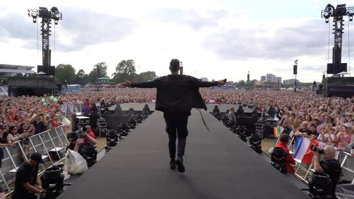The Scriptのインスタグラム：「Just watched this vid back together, what a July! It’s been great to be on tour seeing our fans all over Europe. So many epic moments in this. Thanks for everything and supporting us when we’ve needed it. We’ll see you soon. Watch this space 👀 #TheScriptFamily 🙌❤️🙌」