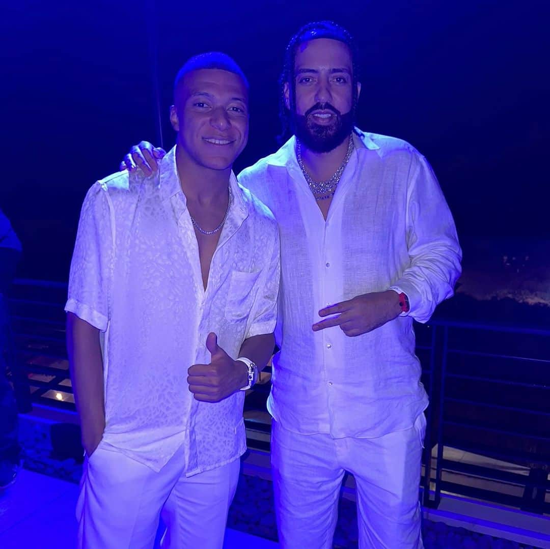 フレンチ・モンタナのインスタグラム：「telling my bro @k.mbappe don’t take that billion dollars a year with Saudi and come play for Morocco lol 🇲🇦🇲🇦」