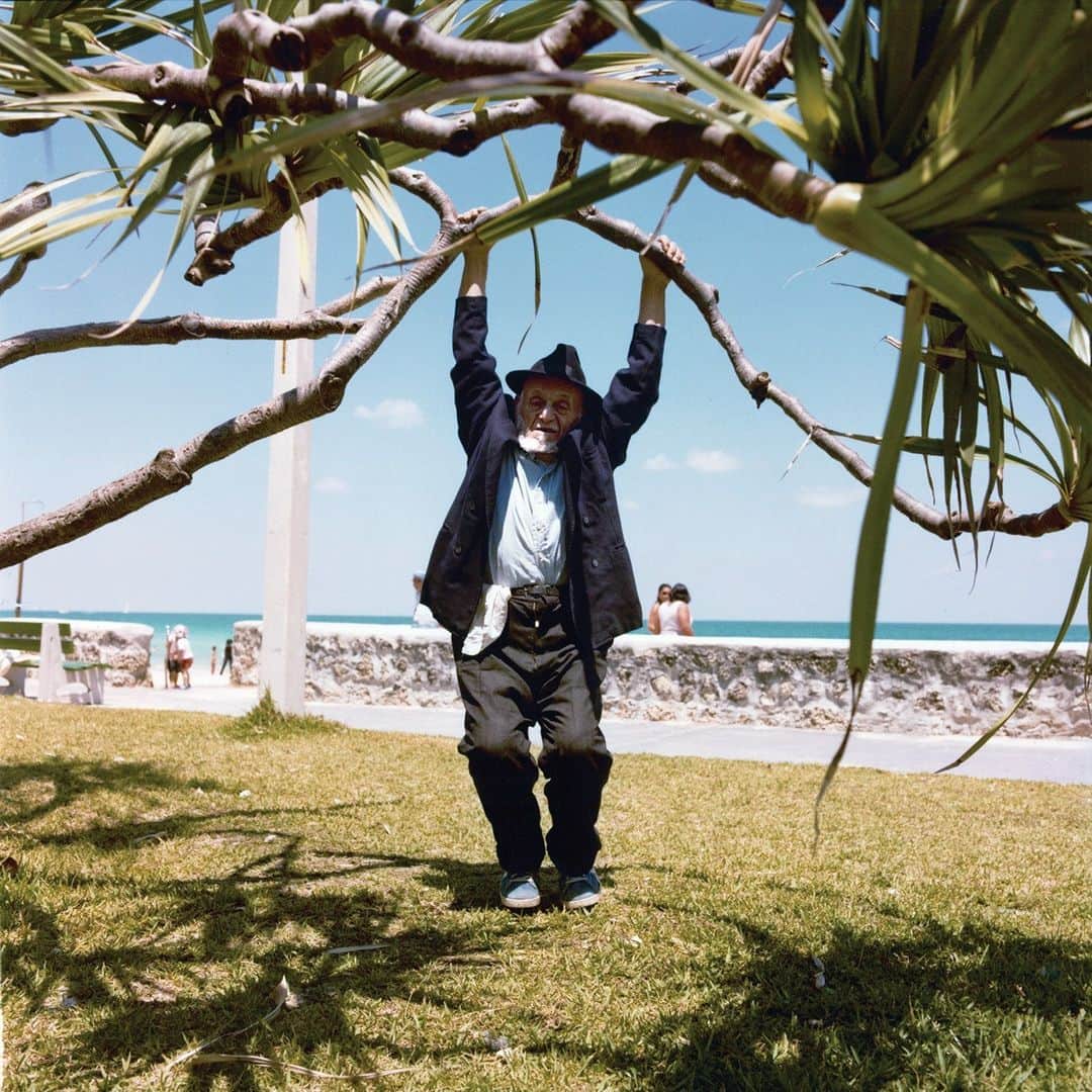 The New Yorkerさんのインスタグラム写真 - (The New YorkerInstagram)「By the 1970s, Miami Beach’s popularity as an entertainment and tourism capital had waned; instead, the city was increasingly populated not by vacationers but by elderly Jews—often émigrés from the Northeast, many of them Holocaust survivors. The photographer Andy Sweet’s images of the community that grew there show that there can be, even in one’s later years, a distinct enjoyment to be found in the body and in the brilliant world around it. See more of his pictures at the link in our bio.」7月26日 5時00分 - newyorkermag