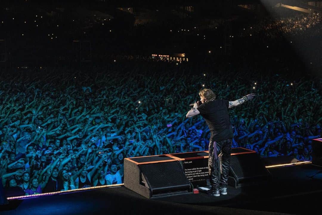 Guns N' Rosesさんのインスタグラム写真 - (Guns N' RosesInstagram)「Athens, what a way to end the Europe leg of the tour! Huge thank you for comin' out 🤘」7月26日 5時13分 - gunsnroses