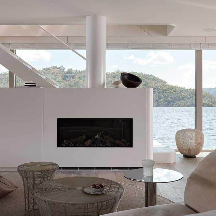 Design Milkさんのインスタグラム写真 - (Design MilkInstagram)「All aboard the Halcyon, an architectural marvel that offers an idyllic + serene escape from the hustle of daily life! ⚓️🌊 Designed by @jolson_architecture, this modern houseboat embraces the breathtaking surroundings through its ingenious sliding windows, offering uninterrupted views of the water + landscape. To top it off, the top floor unveils a 360-degree paradise of relaxation, complete with sun lounges, a wood-fired hot tub, + a circular banquette for endless indulgence! ✨🏞️🛥 \\\ Check the link in bio to see more. 🔗  📸 Photography by @lucasallenphoto.  [boat, boats, lake boat, modern houseboat, residential, travel, vacation home, water, architecture, interior design, boat design, vacation inspo]」7月26日 5時17分 - designmilk