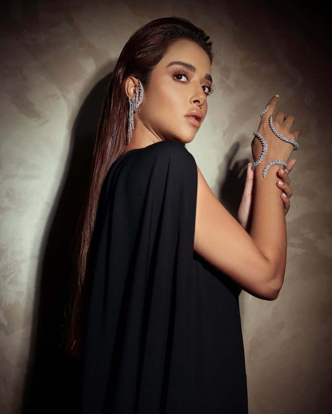 Balqees Ahmed Fathiさんのインスタグラム写真 - (Balqees Ahmed FathiInstagram)「What a NIGHT! Thank you Jazan 🇸🇦❤️  Dress: @maisonvalentino  Stylist: @cedrichaddad  Jewelry: @yeprem  Hair: @memooo__ali  Photographer: @hala.mja   #Balqees #بلقيس」7月26日 5時26分 - balqeesfathi