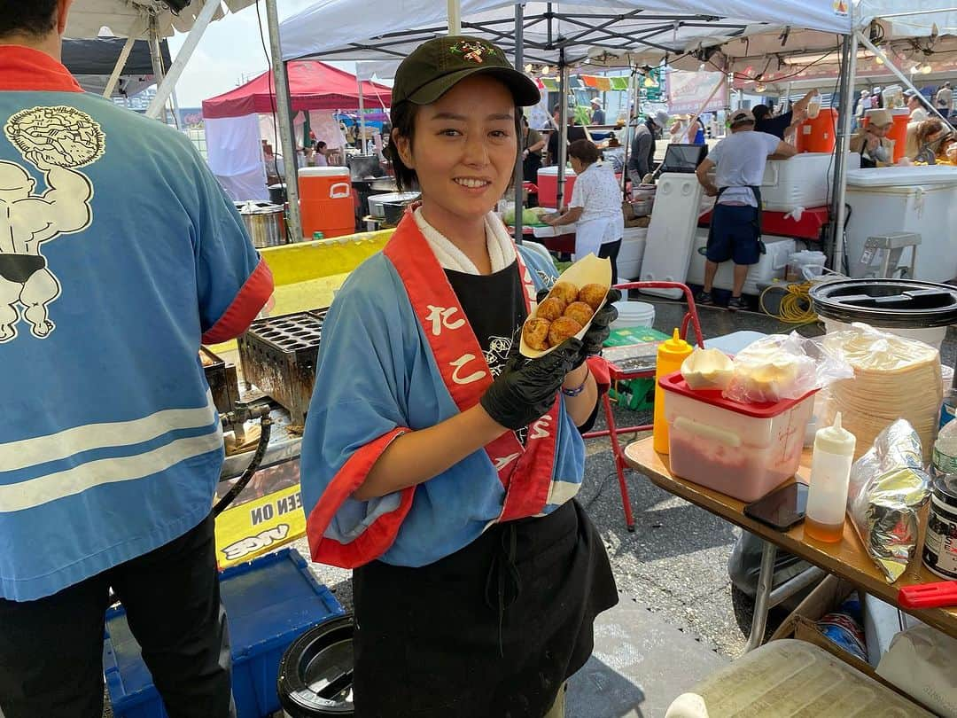 祐真キキさんのインスタグラム写真 - (祐真キキInstagram)「最近、タコ焼き焼いてます💪  カールさん @karlsballs が軽トラでタコ焼きを焼いていて  軽トラで繋がった友達  フジサンも将来タコ焼きトラックになるかも？笑🤣」7月26日 5時30分 - kikisukezane