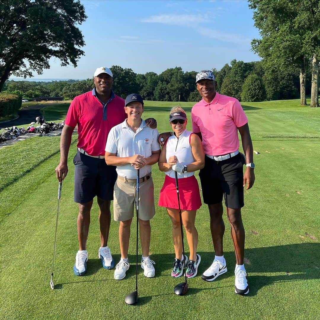 レイ・アレンのインスタグラム：「Great time on the course today with my fellow huskies! @scottburrell24 @kdhopp #greenwichcountryclub」