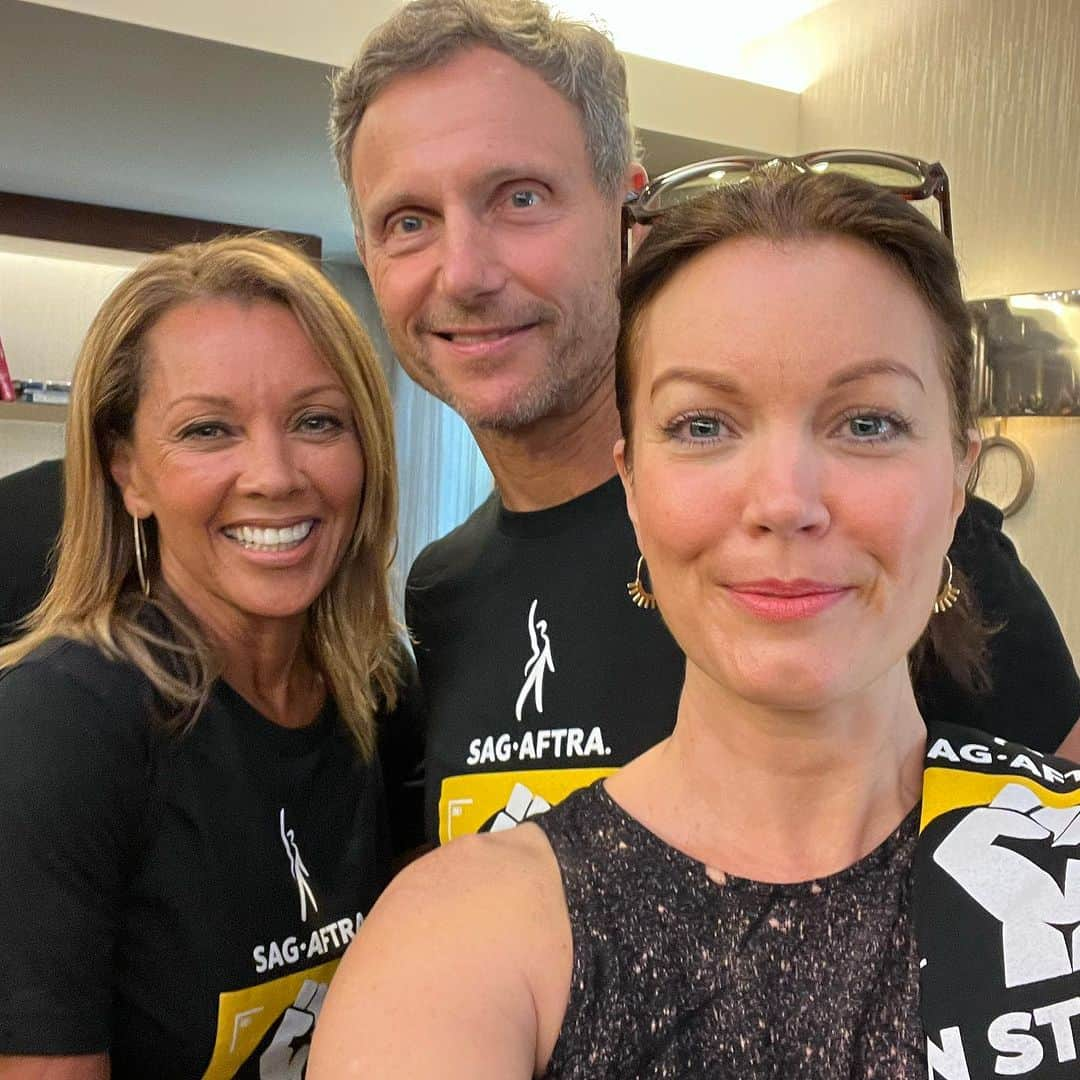 ベラミー・ヤングのインスタグラム：「I've been a proud @sagaftra  #UnionMember since 1992  I'm so grateful for the family & protections that our union has given me-& I'm proud to stand vigilant so that those protections can continue to keep this family strong as our industry moves into a new paradigm.  We had an inspiring morning of solidarity in #TimesSquare today- I hope you were maybe able to join us via the livestream! Here's to a just resolution & a more fair future. If you want more info on the issues at hand, sagaftrastrike.org/ can help.  I'm sending each of you much love, today & always. #UnionStrong  #SAGAFTRASTRONG #SagAftra ❤️❤️❤️」