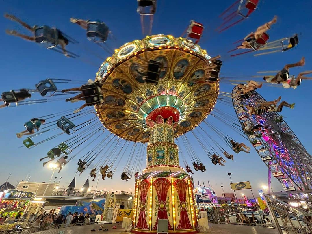 カイル・ニューマンのインスタグラム：「Mothership  Seaside Heights, NJ.」