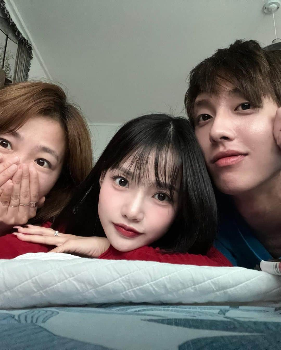 ハ・ヨンスさんのインスタグラム写真 - (ハ・ヨンスInstagram)「@rie_rabbit & @holland_vvv ❣️🦦」7月26日 6時25分 - hayeonsoo_