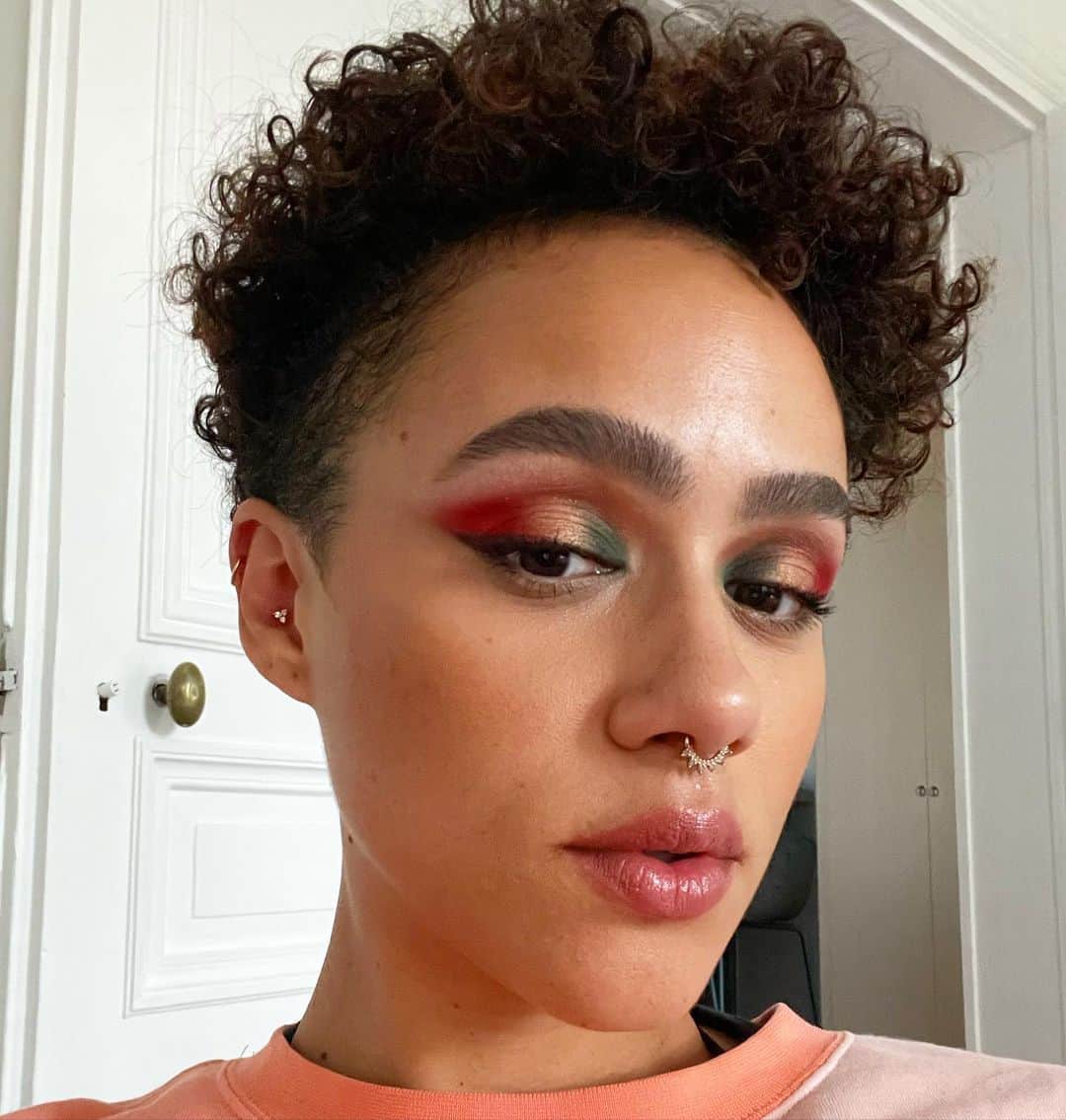 ナタリー・エマニュエルのインスタグラム：「Tell me you’re ready for @nhcarnivalldn without telling me you’re ready for #NottingHillCarnival ❤️💛💚… I went nowhere 🤣」