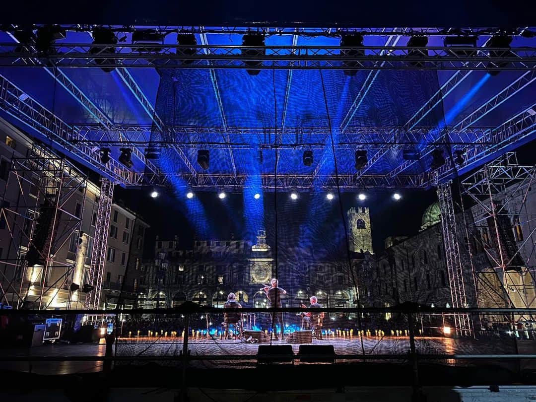 デイヴィッド・ギャレットさんのインスタグラム写真 - (デイヴィッド・ギャレットInstagram)「Thank you Italy 🇮🇹   #brescia #italy #iconic #onstage #davidgarrett #franckvanderheijden #rogiervanwegberg」7月26日 6時40分 - davidgarrettinsta