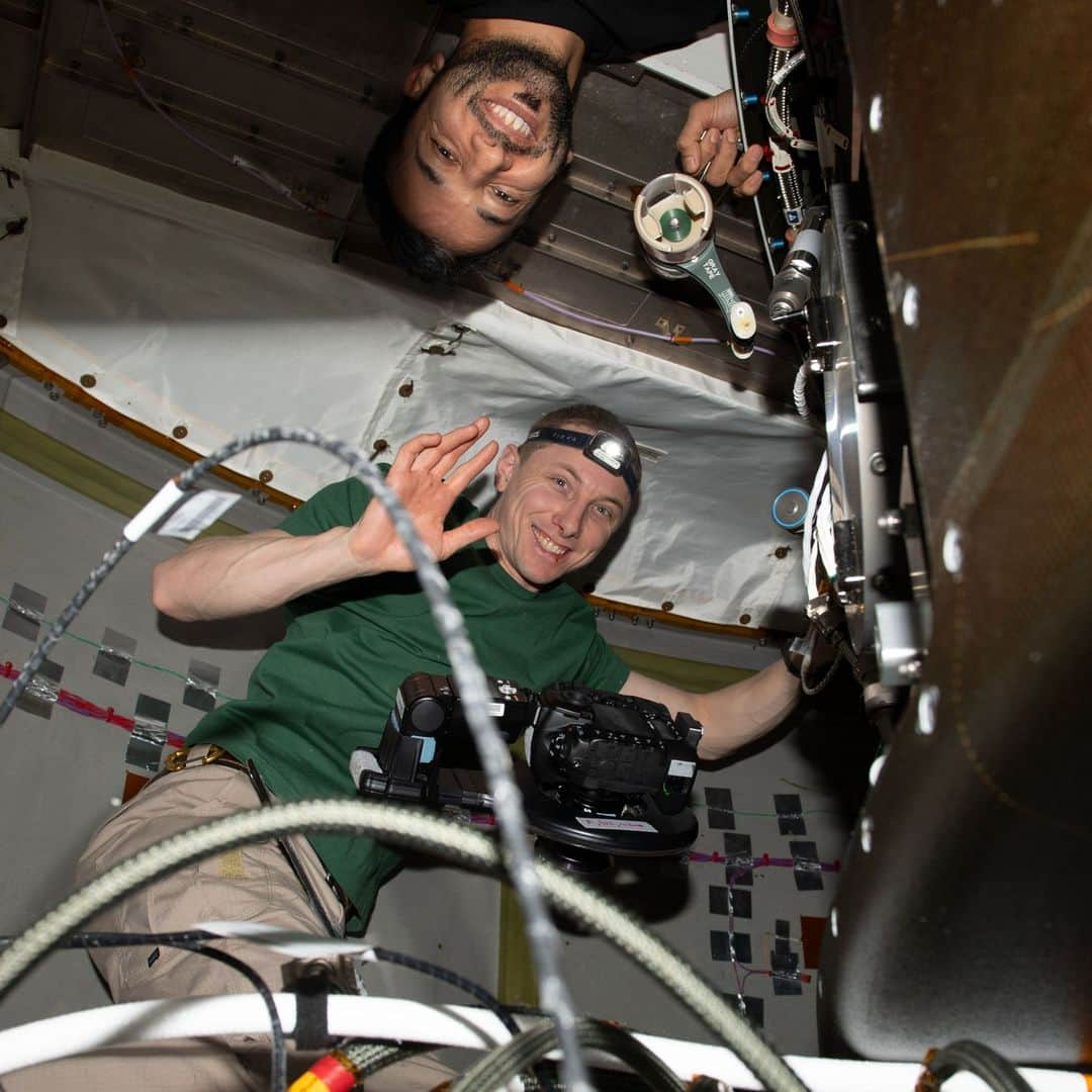 国際宇宙ステーションさんのインスタグラム写真 - (国際宇宙ステーションInstagram)「Expedition 69 Flight Engineers (from top) Sultan Alneyadi of UAE (United Arab Emirates) and Woody Hoburg of NASA are pictured inside the Tranquility module working on life support maintenance tasks aboard the International Space Station.  #nasa #international #space #station #astronauts #expedition69 #flight #engineer #uae」7月26日 6時45分 - iss