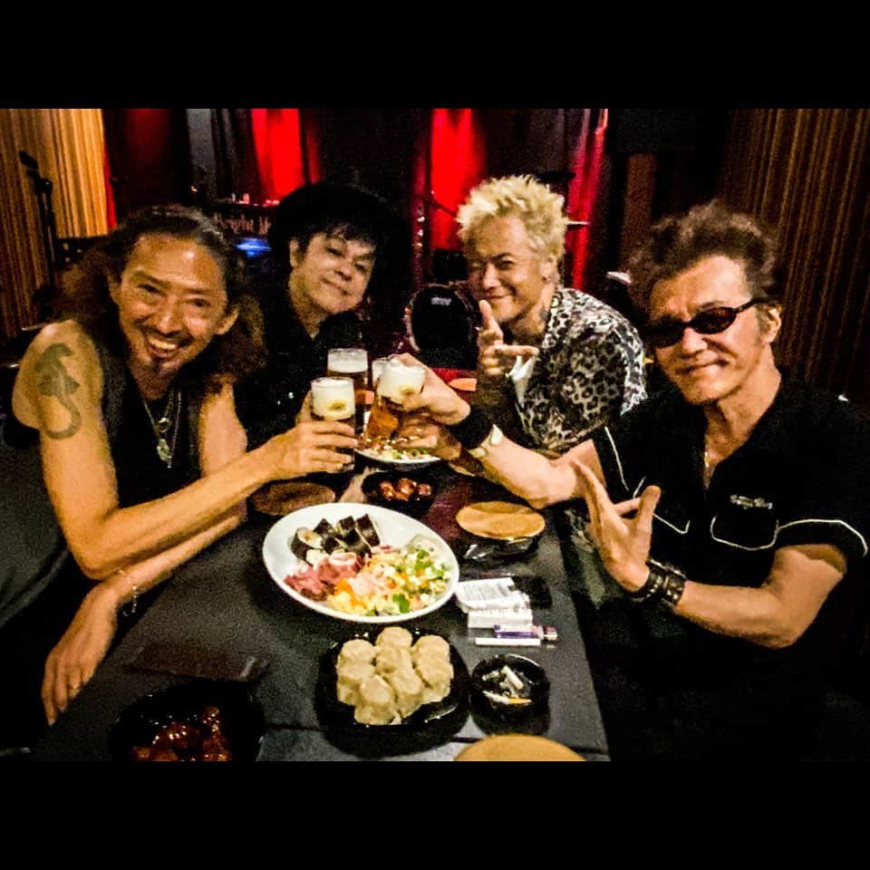 THE STREET BEATS（ザ・ストリート・ビーツ）のインスタグラム：「. ■オフィシャルサイト OKI’S DIARY #801 2023.7.25UP! 唄旅セットリストUP!  ■「OKIソロ弾き語りTOUR｜唄旅ROCKS 2023夏の陣」ファイナル京都・大阪2DAYSは激アツ胸アツ大盛況の大感謝!!愛とリスペクトに溢れた最高の旅でした!!これにて夏の唄旅全6公演無事完了!!参戦してくれた皆さん、演者・スタッフの皆さん、ありがとうございました!!次は8月開幕のビーツマニアで会いましょう!!☆7.15名古屋唄旅配信中(7.29まで)配信URLはHPで!  ■夏のスペシャルライブ「BEATSMANIA 2023」開幕戦8.19新宿LOFTまであと4週間!!更には2023年秋冬ツアー10月スタートも決定!!デビュー35周年!!BASSエンリケ正式加入で更にパワーUP!夏のスペシャルライブ[BEATSMANIA]で心を熱く奮わせろ!!チケットはローチケ,e+等で発売中!!ビートボックス会員の皆様には6.7発送済の会報VOL.141にてFC優先チケット受付中!!(締切は7.31郵便局受付分まで!)  ★BEATSMANIA 2023★ 8.19(土)東京 新宿LOFT *配信あり 8.26(土)広島 SECOND CRUTCH 8.27(日)福岡 DRUM SON 9.02(土)名古屋 RAD SEVEN *配信あり 9.03(日)大阪 Music Club JANUS 全公演｜開場18:30｜開演19:00 前売￥4500発売中｜当日￥5000｜配信￥3000 ローチケ、イープラス、配信URLはHPで!!   【速報!!】2023年秋冬ツアー開催決定!! ★DEBUT 35 YEARS HISTORY TOUR 2023★ 10.21(土)横浜 BAYSIS ＊配信あり 10.22(日)千葉 LOOK 10.28(土)姫路 Beta ＊配信あり 10.29(日)京都 MUSE 11.04(土)仙台 CLUB JUNK BOX 11.05(日)盛岡 GLOBE 11.11(土)豊橋 club KNOT ＊配信あり 11.12(日)神戸 太陽と虎 11.23(木祝)広島 SECOND CRUTCH 11.25(土)福岡 DRUM SON 12.02(土)名古屋 RAD SEVEN ＊配信あり 12.03(日)大阪 Music Club JANUS ★デビュー35周年YEAR FINAL★ 12.10(日)東京 新宿LOFT ＊配信あり *各公演詳細は後日発表!!  ■ライブ会場＆通販にて2023ビーツNEWグッズ販売中! 商品代金合計1万円以上ご購入の方にお客様の宛名入りで「メンバー直筆サイン色紙」をプレゼント。通販は「1回の払込票1枚で通販1万円以上ご購入」のお客様が対象となります。お間違いのないようお申込み下さい。詳しくはオフィシャルサイトで!!   ★NEW[THANKS FIESTA]Tシャツ　￥3500 （Sのみ） ★NEW[THANKS FIESTA] ステージタオル　￥3000（40㎝×110㎝） ＊他の商品はオフィシャルサイトの通信販売ページをご覧下さい  【NEOVISION通販のご案内】 ■【郵便振替】にてお申し込みください ■【口座番号/00180-8-655394】 ■【口座名/NEOVISION】 ■返送手数料は商品1点￥500、2点以上は￥1000です ■価格は全て税込です  #thestreetbeats #ストリートビーツ #エンリケ #エンリケ正式加入 #唄旅rocks」