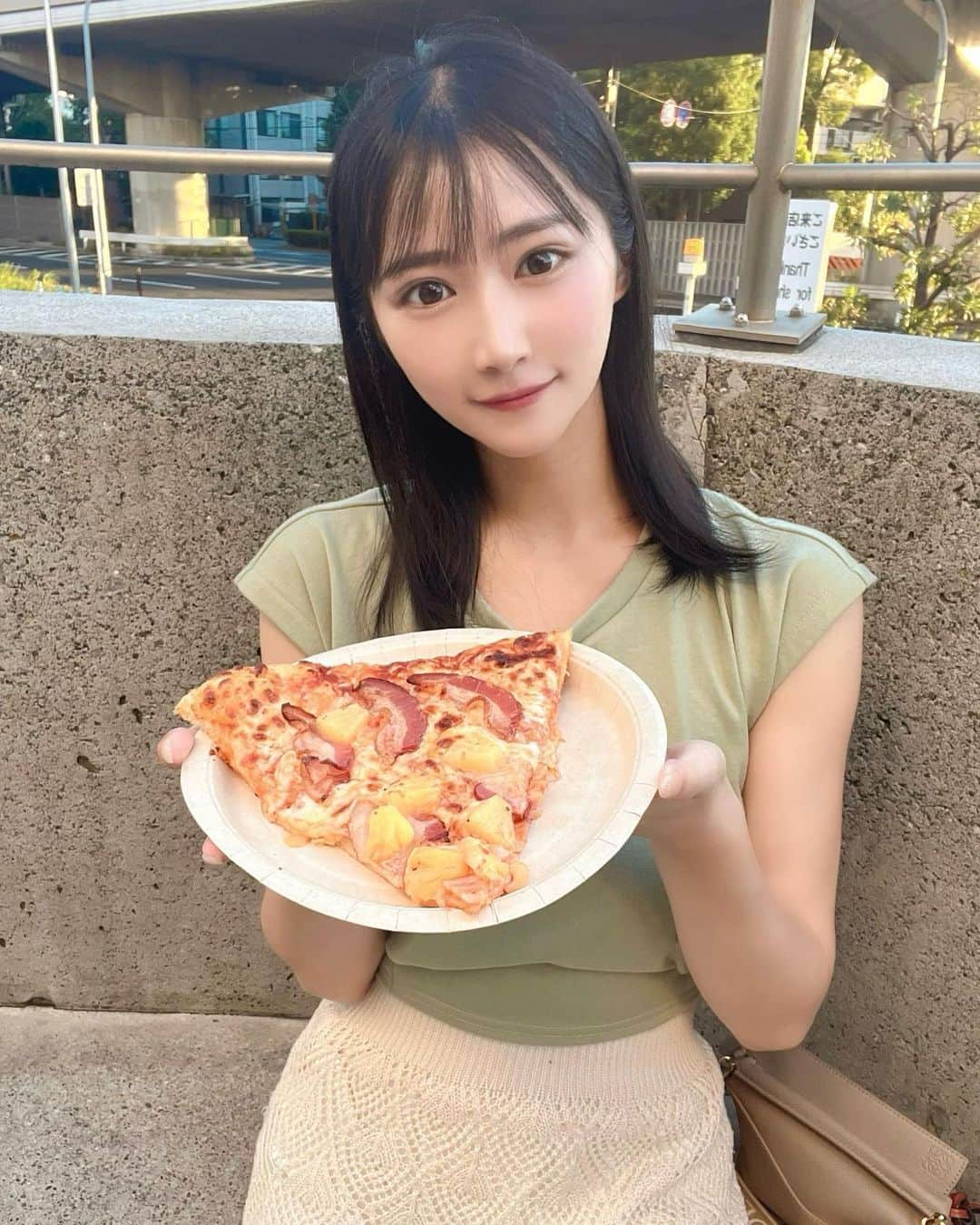 のインスタグラム：「おはよう🍕  #1日1川瀬#コストコ」