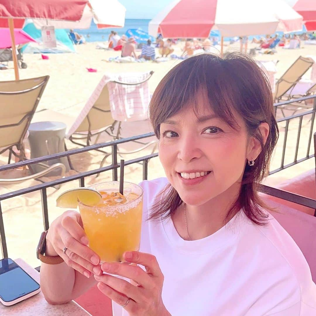 石原詢子さんのインスタグラム写真 - (石原詢子Instagram)「バカンスしてきました！ 食べて、飲んで、笑って・・ 思い出に残る旅でした(^-^)  さあ、今日から気持ちを切り替えてお仕事、頑張りまーす❗  #石原詢子 #夏休み #食べて #飲んで #ゴルフ して #はしゃいで #満喫 #バカンス #常夏 #ハンバーガー #ナチョス #バドライト #budlight #ガーリックシュリンプ #夕陽 #この木なんの木 #気になる気になる #楽しい時間 #パームツリー」7月26日 7時30分 - junko_ishihara.official