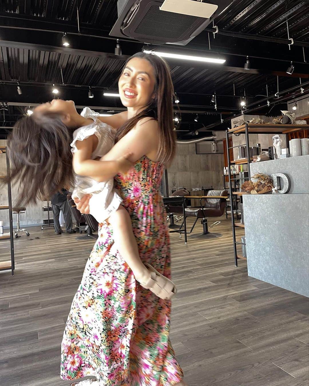 MayaTさんのインスタグラム写真 - (MayaTInstagram)「It’s been a while to get haircut for me and first time ever for my girl😍   ひっさしぶりのヘアカットとカラー嬉しいな〜娘は初カットでなんだか大人っぽくなっちゃった💛」7月26日 9時00分 - mayat_official