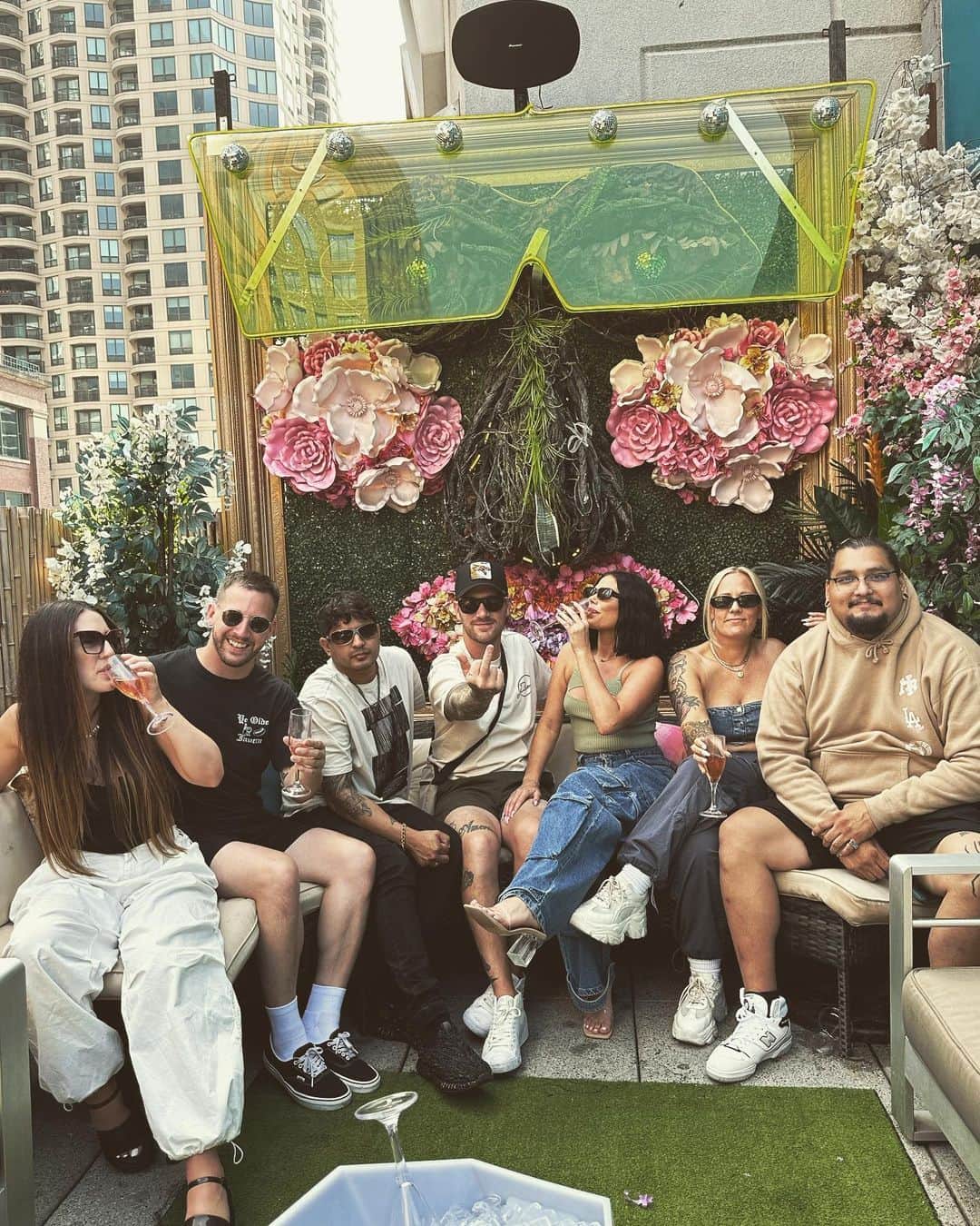 ガブ・バーハムのインスタグラム：「Happy birthday to my beautiful wife, gosh DANG I love you! Happy birthday @kristintbarham & @rachel_smeltzer Chi town didn’t let us down 🤘🏻」